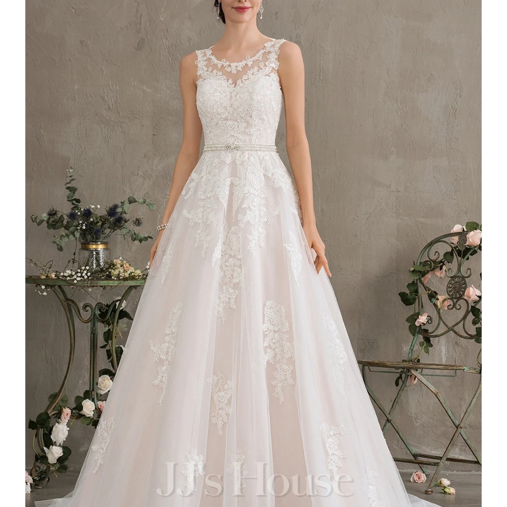 Elegant White Lace Wedding Dress